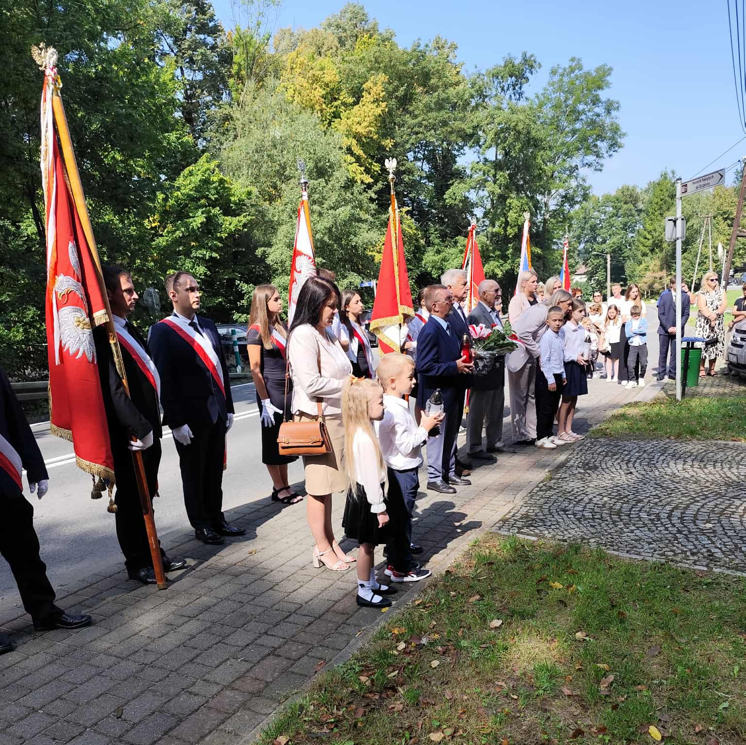 Przedszkolaki na gminnych obchodach 86.rocznicy wybuchu II wojny światowej