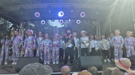 Przedszkolaki na VII Majówce przy Stawie w Łąkcie Górnej